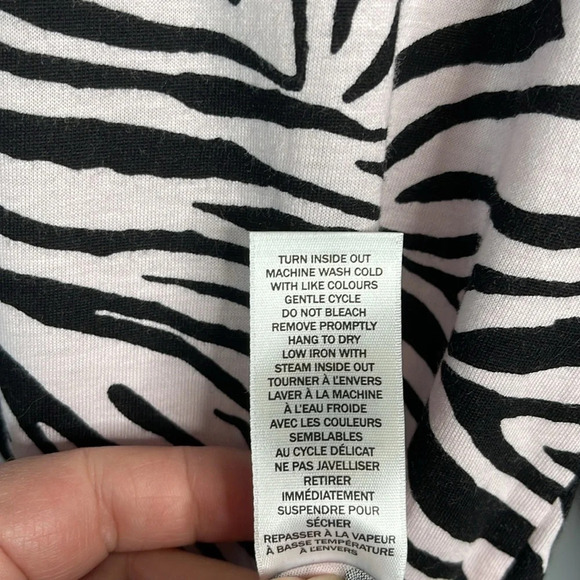 NORTHERN REFLECTIONS NWOT Pale Pink Black Zebra Print Pullover Top 3/4 Sleeve M - Picture 9 of 11